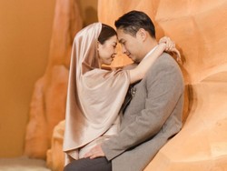 6 Foto Pre-wedding Clarissa Tanoesoedibjo dan Anthony, Dramatis Bertema Dune