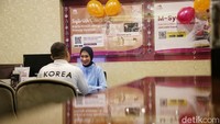 Seluruh jajaran direksi turun langsung melayani nasabah dan mendengarkan masukan secara langsung, sebagai upaya untuk terus meningkatkan kualitas pelayanan serta mempererat hubungan antara bank dan nasabah.
