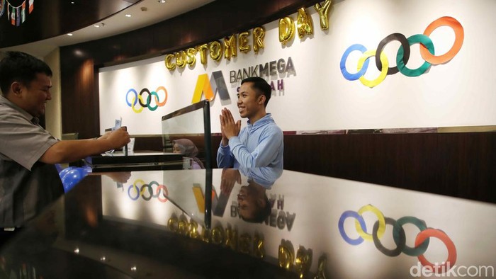 PT Bank Syariah Indonesia Tbk (BSI) memberikan layanan istimewa kepada para nasabah setia dalam menyambut Hari Pelanggan Nasional (Harpelnas) 2024 di Kantor Cabang Utama (KCU) Bank Mega Syariah, Jalan Rasuna Said Kav. 12, Jakarta Selatan, Rabu (4/9/2024).