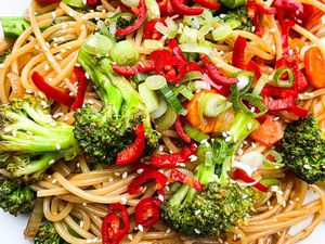 Resep Spaghetti Tumis Cabe dan Brokoli yang Praktis Untuk Makan Malam