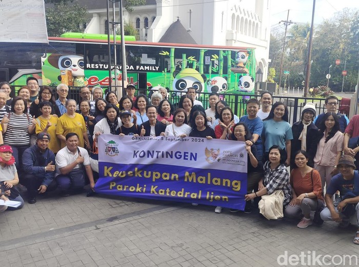 Ribuan Umat Katolik Keuskupan Malang Berangkat ke GBK