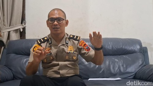 Eks KBO Satreskrim Polresta Kupang Kota Ipda Rudy Soik saat ditemui detikBali di kediamannya di Kota Kupang, NTT. (Yufengki Bria/detikBali).