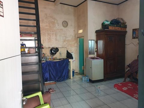 Rumah Berukuran Besar di Kampung Gembira Gembrong
