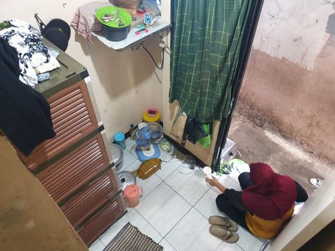 Rumah Berukuran Kecil di Kampung Gembira Gembrong