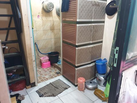 Rumah Berukuran Kecil di Kampung Gembira Gembrong