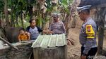 Polisi Distribusikan Air Bersih ke Desa Kekeringan di Trenggalek