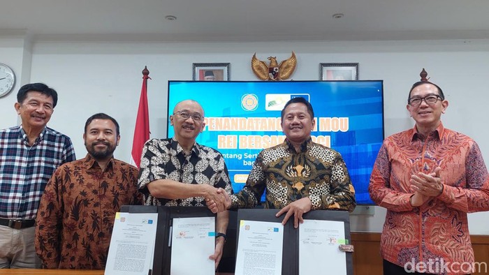 Sekretaris GBCI Iparman Oesman, Executive Director GBCI Tito Ariwibowo, Ketua Umum GBCI Iwan Prijanto, Ketua Umum REI Joko Suranto, Wakil Ketua Bidang Green Development REI Meiko Handoyo Lukmantara