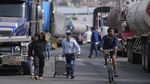 Sopir Truk di Kolombia Blokir Jalan, Protes BBM Mahal!