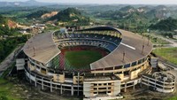 Stadion itu akan diperbaiki secara bertahap.  