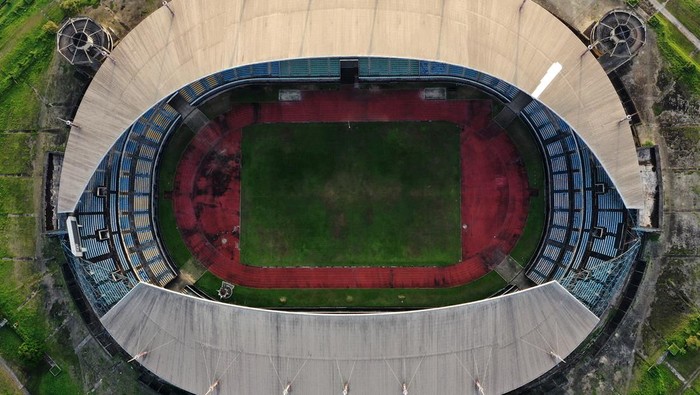 Foto udara suasana Stadion Utama Palaran Kalimantan Timur di Samarinda, Kaltim, Selasa (3/9/2024). Pj Gubernur Kaltim, Akmal Malik menegaskan, bahwa stadion bertaraf internasional berkapasitas 35 ribu penonton yang terbengkalai itu rencananya akan dihidupkan kembali dengan melakukan perbaikan secara bertahap, menggunakan dana APBD perubahan sekitar Rp10 miliar yang mengutamakan perbaikan lapangan dan lampu. ANTARA FOTO/M Risyal Hidayat/Spt.