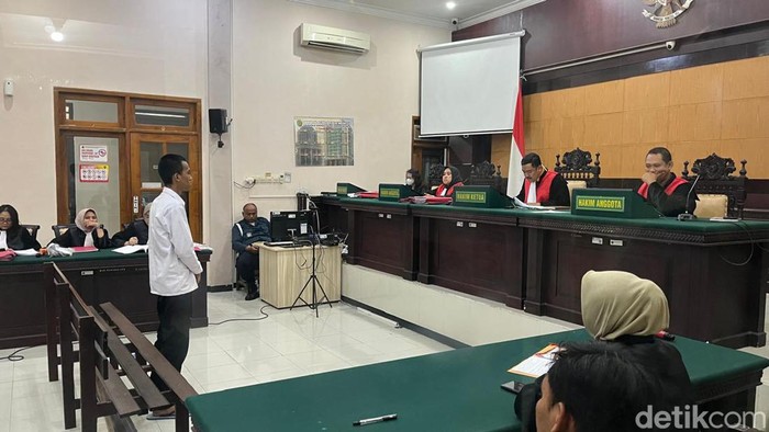 Suami jual istri ke pria hidung belang di Mojokerto jalani sidang putusan