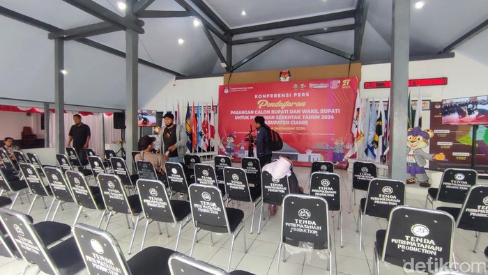 Suasana kantor KPU Ciamis saat masa perpanjangan pendaftaran Pilbup Ciamis