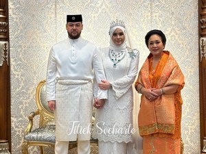 Gaya Titiek Soeharto di Pernikahan Putri Pahang Malaysia, Pakai Busana Adat