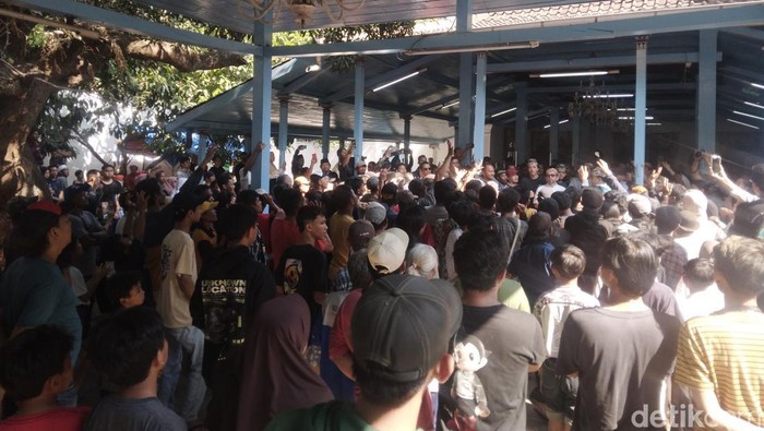 Tradisi Tawurji di Keraton Kanoman Cirebon