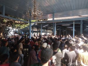 Melihat Meriahnya Prosesi Tradisi Tawurji di Keraton Kanoman Cirebon