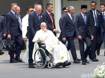 Usai Bincang Santai, Jokowi Ajak Paus Fransiskus ke Istana Negara