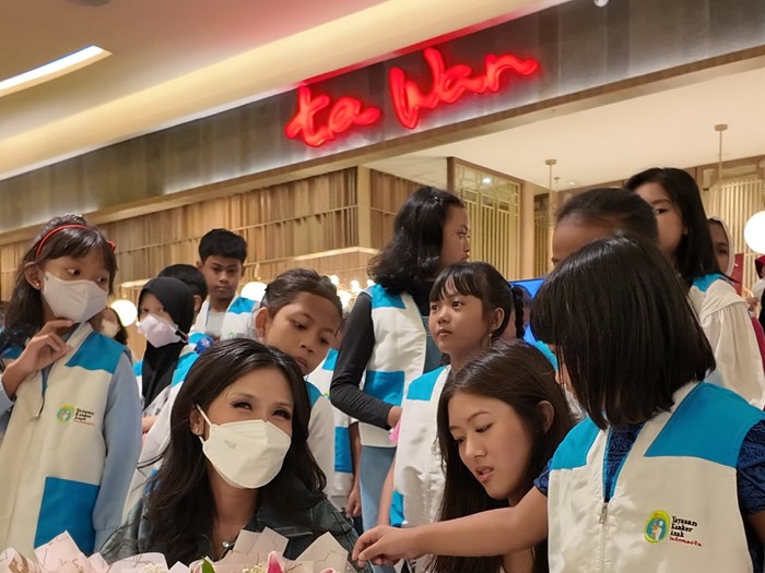 Wanda Ponika rayakan ultah ke-47