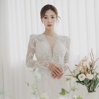 “Aku ingin membangun keluarga bahagia yang penuh pengertian dan berkah. Mohon dukung perjalanan istimewa kami. Tahun ini menjadi tahun yang tak terlupakan karena aku bisa membagikan kabar pernikahan sekaligus kabar comeback FIESTAR,” ungkap YEL. Foto: dok. Instagram @yesyesyelll