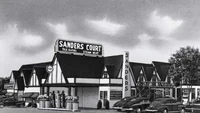 Ini foto gerai pertama KFC di tahun 1930. Saat itu konsepnya masih seperti tempat makan rumahan di pinggiran Amerika. Foto: Site/Archive