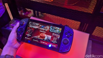 Beralih ke inovasi terbaru Acer yaitu Nitro Blaze 7. Ini adalah konsol genggam berbasis PC pertama yang diluncurkan oleh Acer. Foto: Virgina Maulita Putri/detikINET