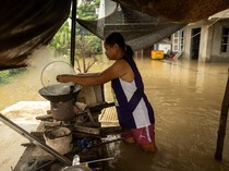 Aktivitas Warga Filipina Dikala Banjir Melanda
