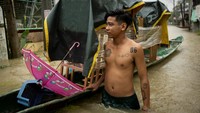 Badai Tropis Yagi menguat menjadi topan super pada Rabu malam dan saat ini berada sekitar 520 km (323 mil) di timur kota Wenchang di Hainan, kata otoritas setempat.