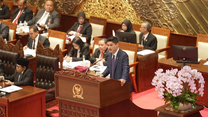 Anggota Komisi I DPR F-Demokrat Rizki Natakusumah
