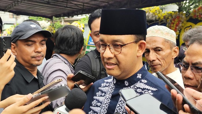 Anies Baswedan melayat ke rumah duka Faisal Basri