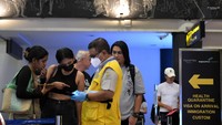 Pengelola Bandara Bali bersama dengan instansi terkait melakukan berbagai upaya antisipasi penyebaran virus cacar monyet atau MonkeyPox (MPox) dengan memasang sejumlah alat pemindai suhu tubuh serta mewajibkan pelaku perjalanan luar negeri untuk mengisi formulir swadeklarasi elektronik SATUSEHAT Health Pass (SSHP).