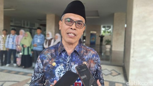 Plt Badan Kepegawaian Daerah (BKD) NTB Yusron Hadi saat diwawancarai, Kamis (5/9/2024).