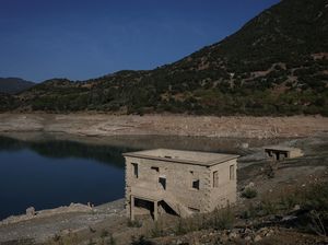 Desa Kallio yang Tenggelam Muncul Lagi saat Danau Mornos Kekeringan