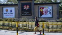 Sedikitnya ada 50 rombongan yang akan menyertai pemimpin Gereja Katolik Dunia tersebut.