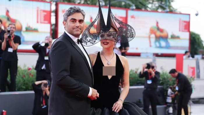 VENICE, ITALY - SEPTEMBER 04: Lady Gaga attends the Joker: Folie à Deux red carpet during the 81st Venice International Film Festival at Sala Grande on September 04, 2024 in Venice, Italy. (Photo by Daniele Venturelli/WireImage)