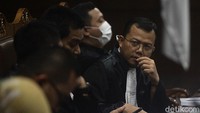 Hal memberatkan tuntutan adalah perbuatan Gazalba tidak mendukung program pemerintah dalam pemberantasan tindak pidana korupsi, telah merusak kepercayaan masyarakat terhadap Mahkamah Agung RI, berbelit belit dalam memberikan keterangan, dan Gazalba sebagai orang yang menghendaki keuntungan dari tindak pidana.  