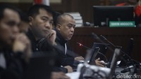 Sebagai informasi, Jaksa Penuntut Umum (JPU) Kejaksaan Agung Ardito Mawardi mengatakan bahwa Harvey didakwa seumur hidup penjara. Hal ini sesuai dengan Pasal 2 dan Pasal 3 Undang-Undang Nomor 20 Tahun 2001 Tentang Perubahan Atas Undang-Undang Nomor 31 Tahun 1999 Tentang Pemberantasan Tindak Pidana Korupsi. Adapun dalam dakwaan kasus tersebut, Harvey dan Helena disebut memperkaya diri sendiri sebesar Rp 420 miliar.  