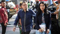 Tokoh lainnya yang terlihat hadir adalah Hary Tanoesoedibjo.  