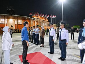 Didampingi Iriana, Jokowi Berangkat ke Jatim untuk Resmikan RS hingga Jalan