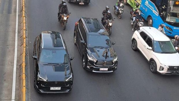Jokowi pakai Kijang Innova Zenix RI 1