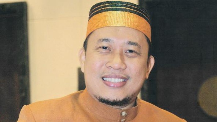 Juru bicara Danny-Azhar, Asri Tadda.