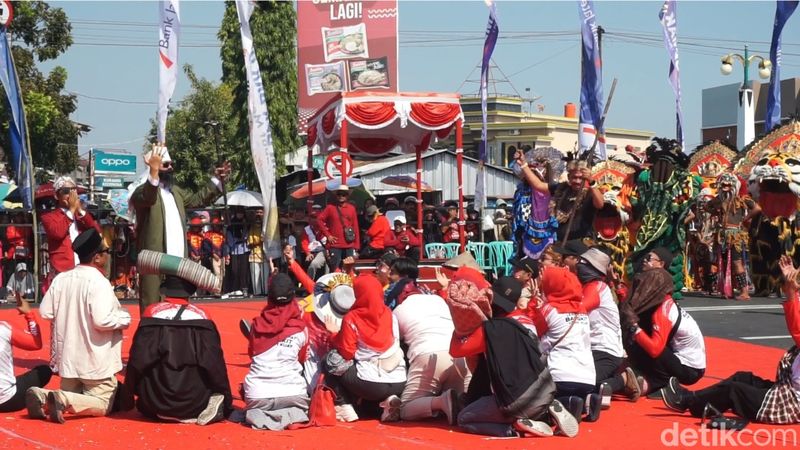 Karnaval Peringatan HUT ke-79 RI di Demak.