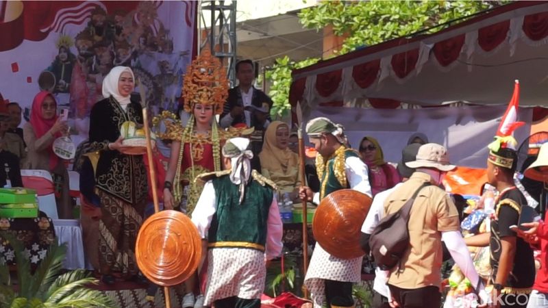 Karnaval Peringatan HUT ke-79 RI di Demak.