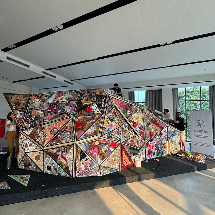 Karya Seni Instalasi untuk Paus Fransiskus di Scholas Occurentes Indonesia Karya Seni Instalasi untuk Paus Fransiskus di Scholas Occurentes Indonesia