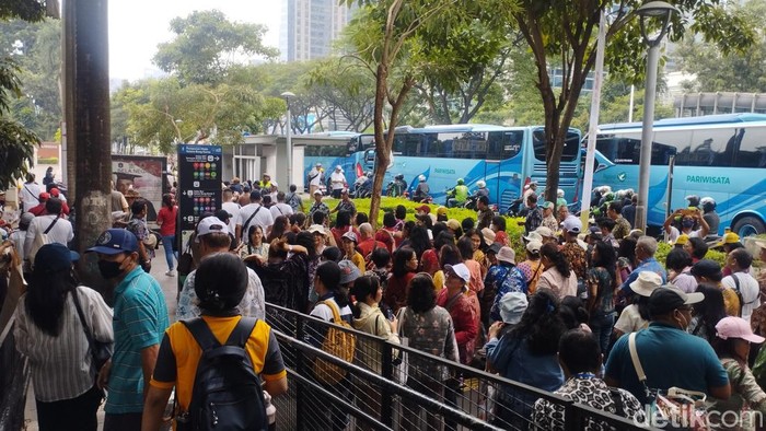 Meski Usia Senja, Nenek Bertekad Hadiri Misa Paus Fransiskus di GBK