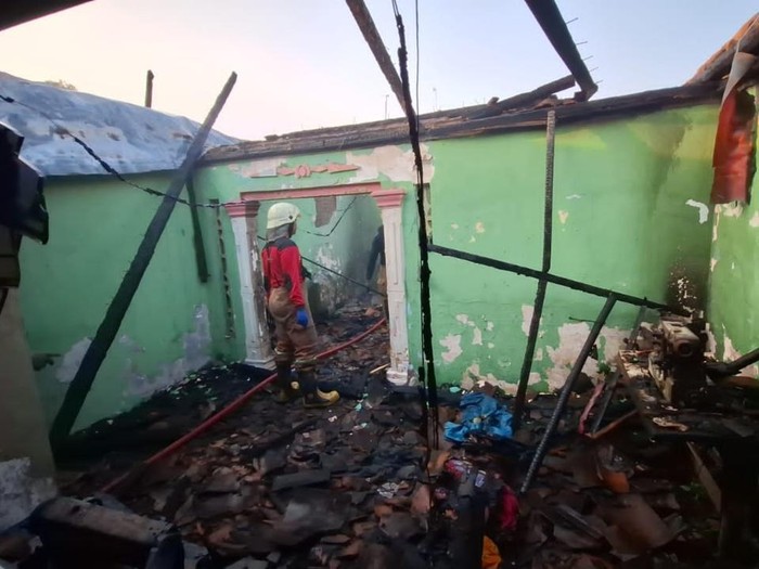 Kebakaran tiga rumah warga di Jalan Setia Bakti, Kelurahan  Podosugih, Kecamatan Pekalongan Barat, Kota Pekalongan, Kamis (5/9/2024) pagi.