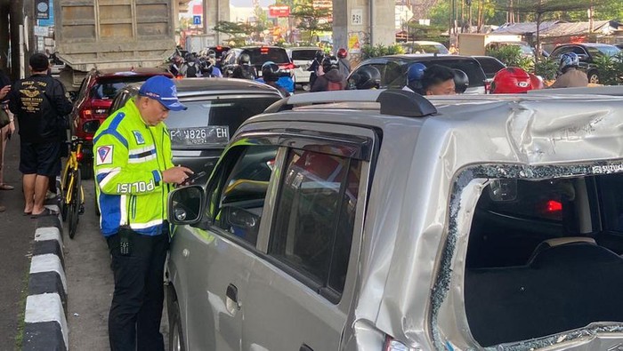 Kecelakaan Beruntun Libatkan Truk Tronton Akibat Rem Blong di Bogor, Sebabkan Kemacetan Lalu Lintas