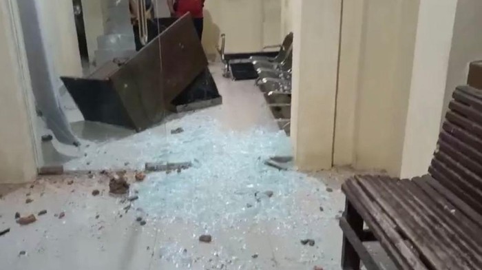 Kondisi Polsek Kumpeh Ilir, Muaro Jambi, usai diserang warga