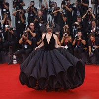 Kalung tersebut datang dari link Tiffany High Jewelry yang menampilkan berlian marquise 8-karat dan 896 berlian bulat di sekelilingnya. Foto: Vianney Le Caer/Invision/AP/Vianney Le Caer