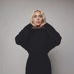 First Look Lady Gaga Jadi Guru Misterius Nevermore di Wednesday Season 2