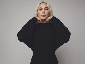 First Look Lady Gaga Jadi Guru Misterius Nevermore di Wednesday Season 2