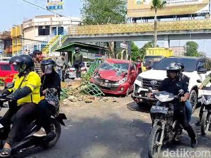 4 Mobil Terlibat Tabrakan Beruntun di Palembang gegara Salah Injak Rem